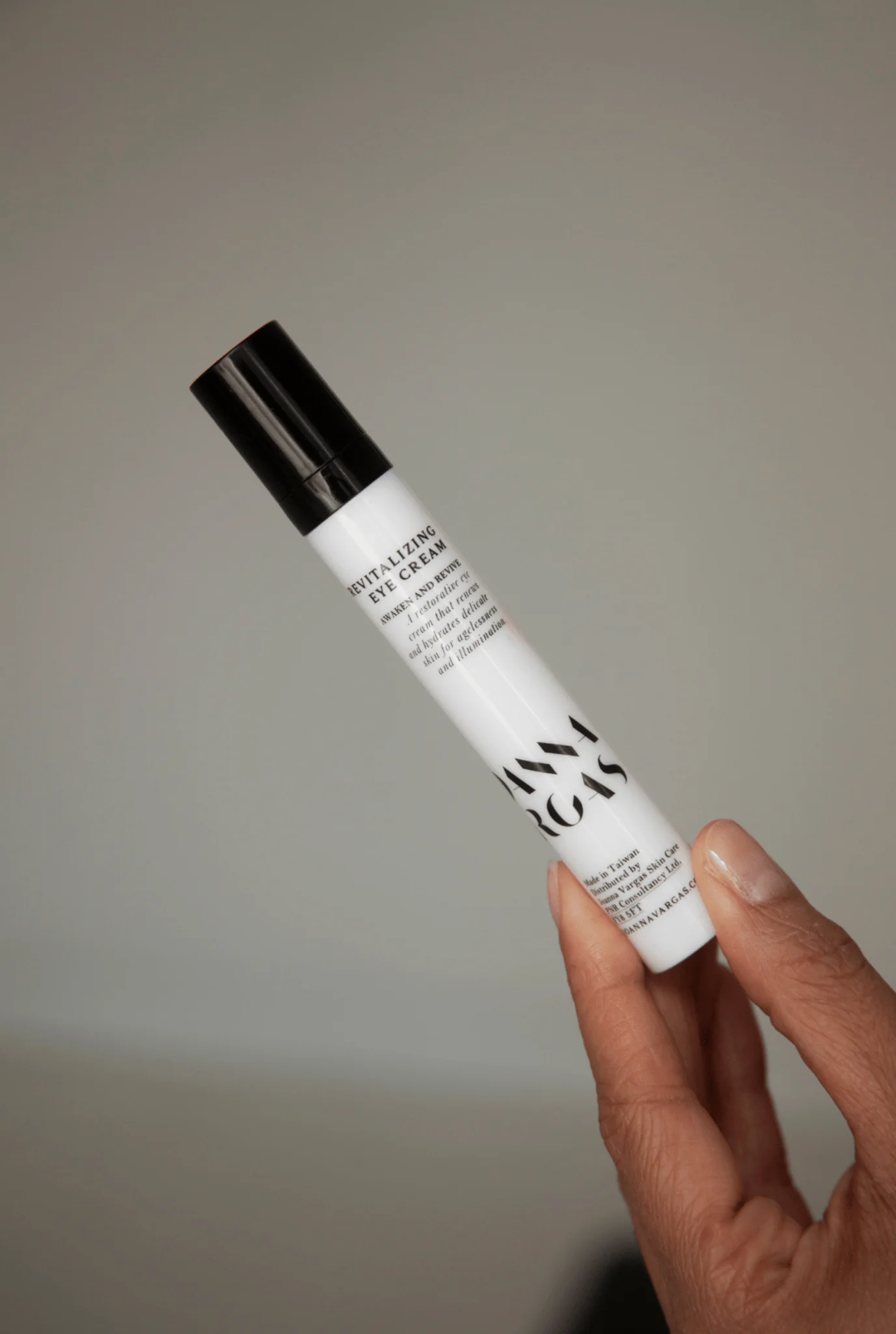 How to De-puff The Eye Area - Joanna Vargas