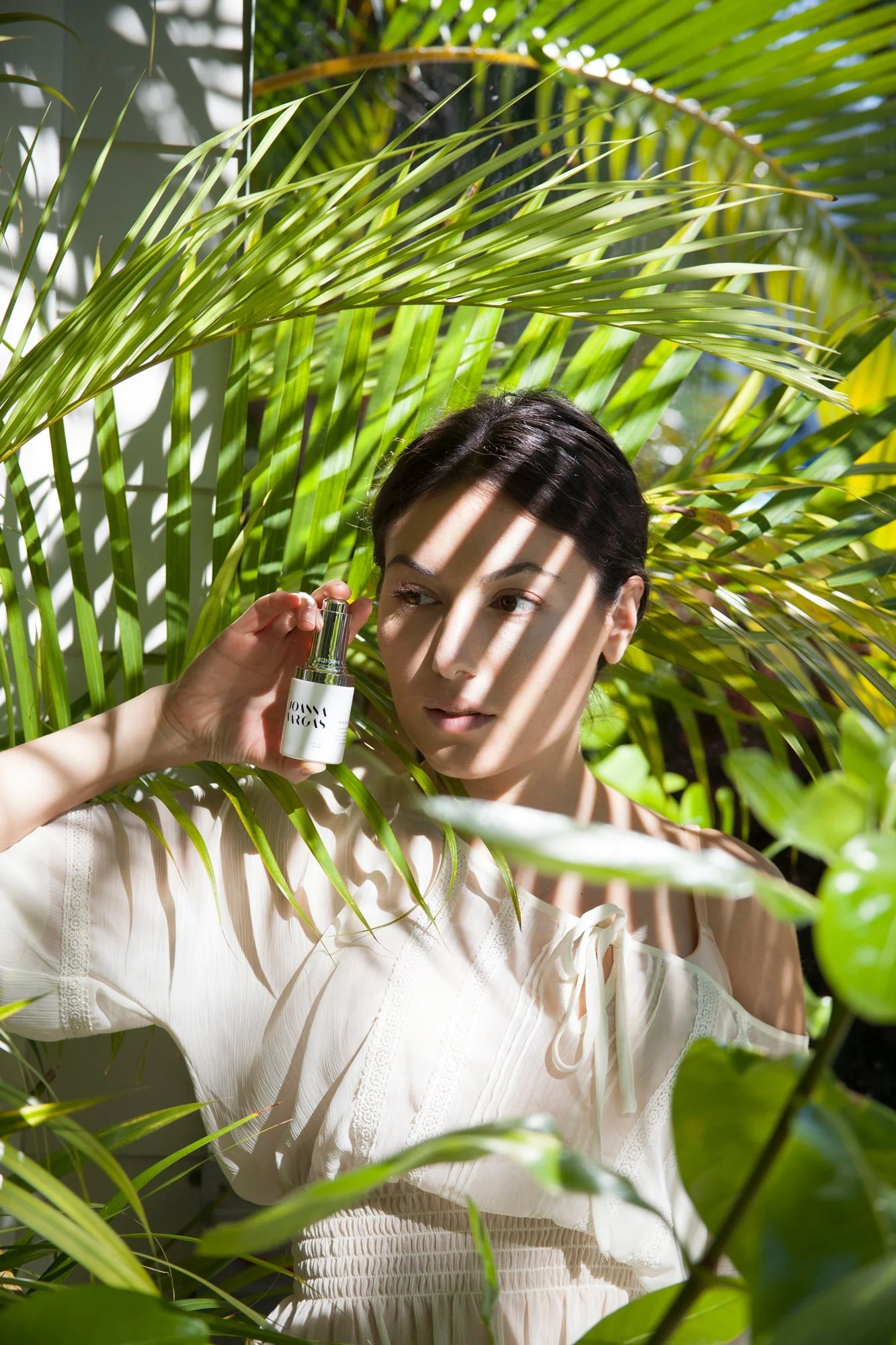 Illuminate and Protect: Discover the Power of Joanna Vargas Rescue Serum with Vitamin C and Squalane - Joanna Vargas