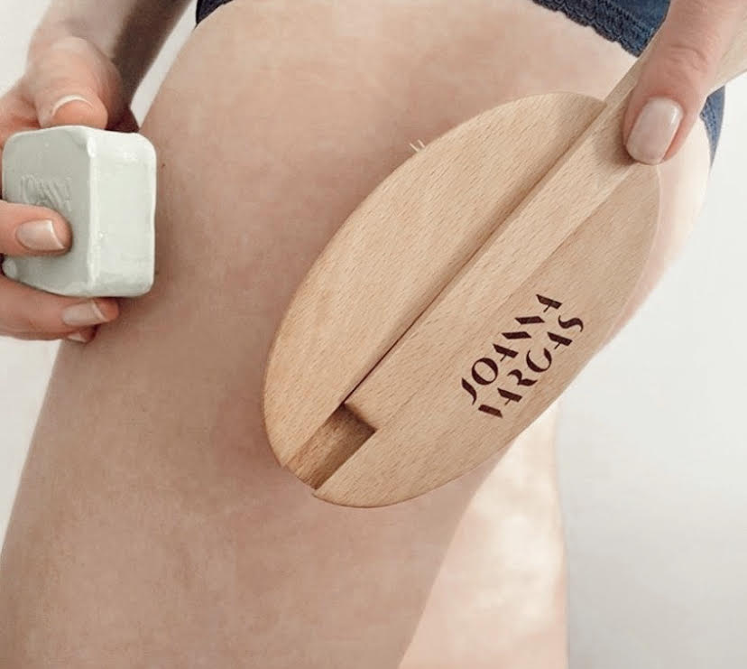 What Are the Benefits of Dry Brushing (And How Do I Do It?) - Joanna Vargas